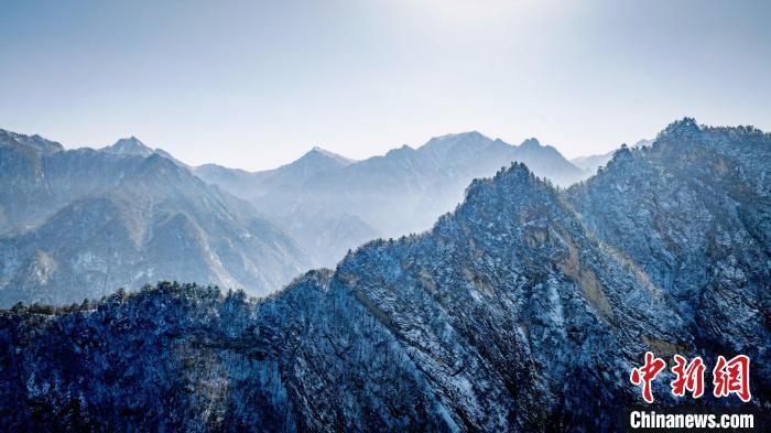 圖為壯觀的秦嶺?！√絿疑止珗@供圖
